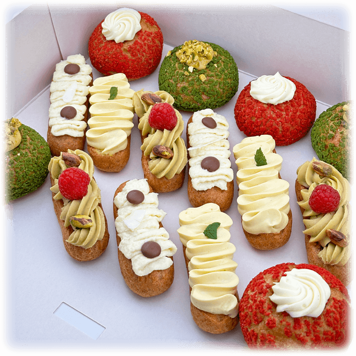 Poza cu Mixed Box with 6 Mini Choux and 9 Mini Eclairs